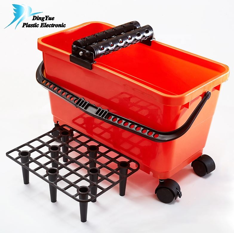 A Grouting Bucket With Roller